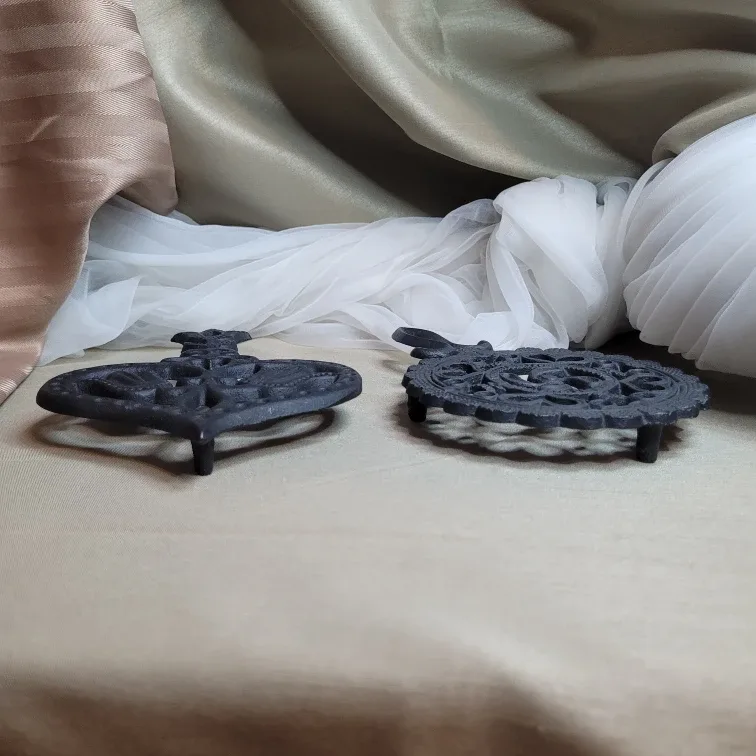 Pair of 7 1/2" x 5" Cast Iron Canada Forge Trivets Devor image indicator(9)