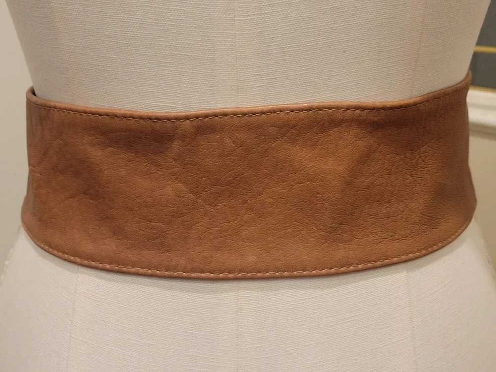 Women's med leather belt image indicator(5)