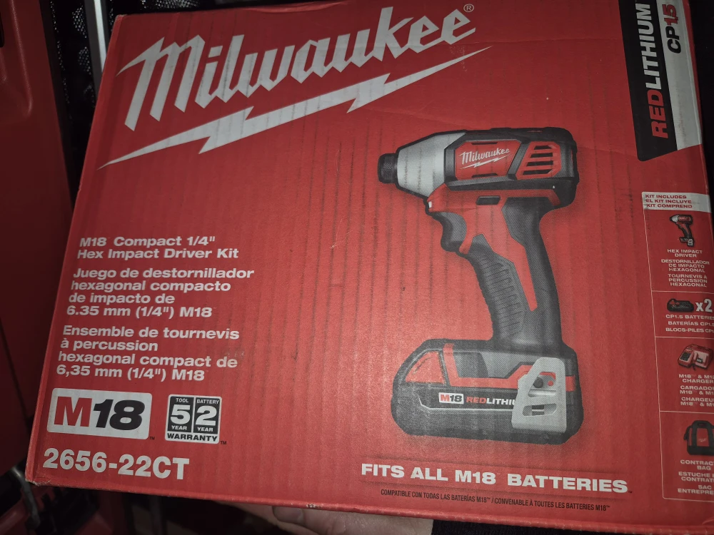 Milwaukee m18 compact 1/4" hex impact driver kit