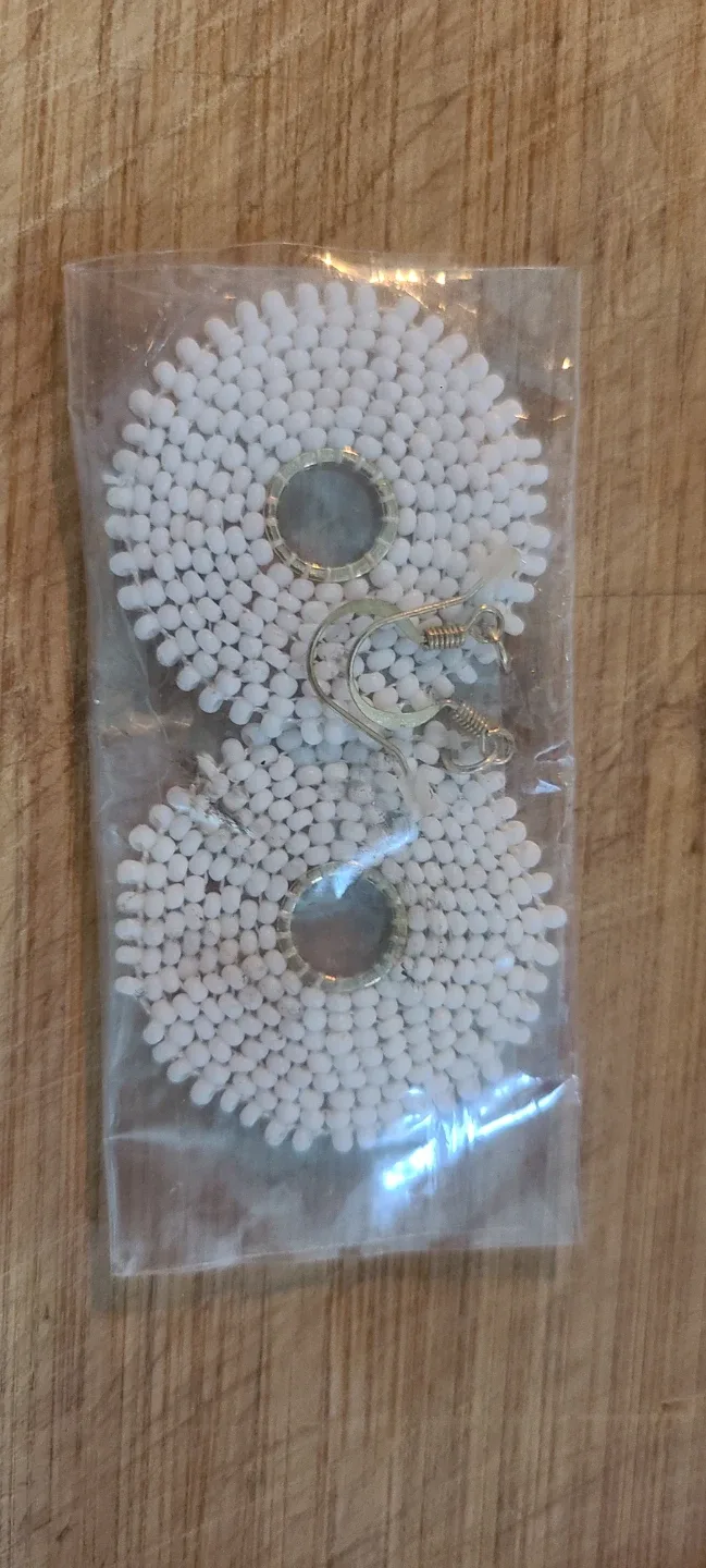 White Beaded Flower Earrings - New 🥕 image indicator(2)