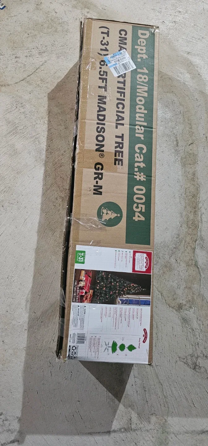 6.5ft Artificial Christmas Tree image indicator(2)