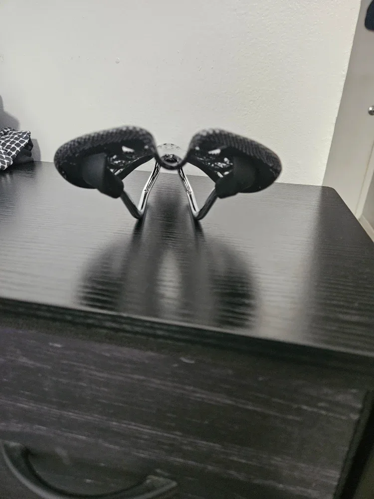 EC90 Bike Saddle - Comfortable & Lightweight image indicator(2)