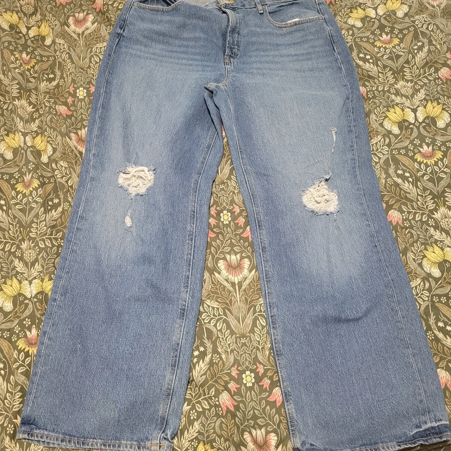 Old Navy Sky-Hi Wide Leg Jeans - Size 16 thumbnail