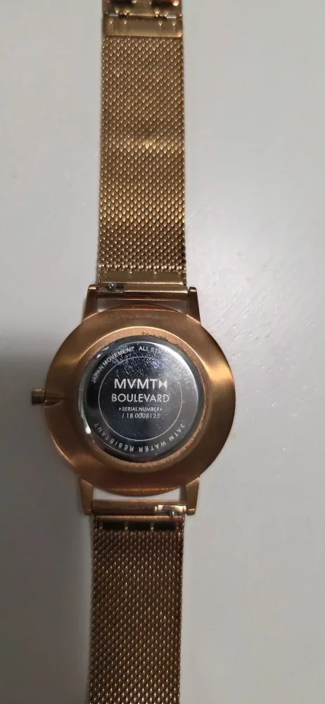 MVMT Boulevard Gold Watch image indicator(2)