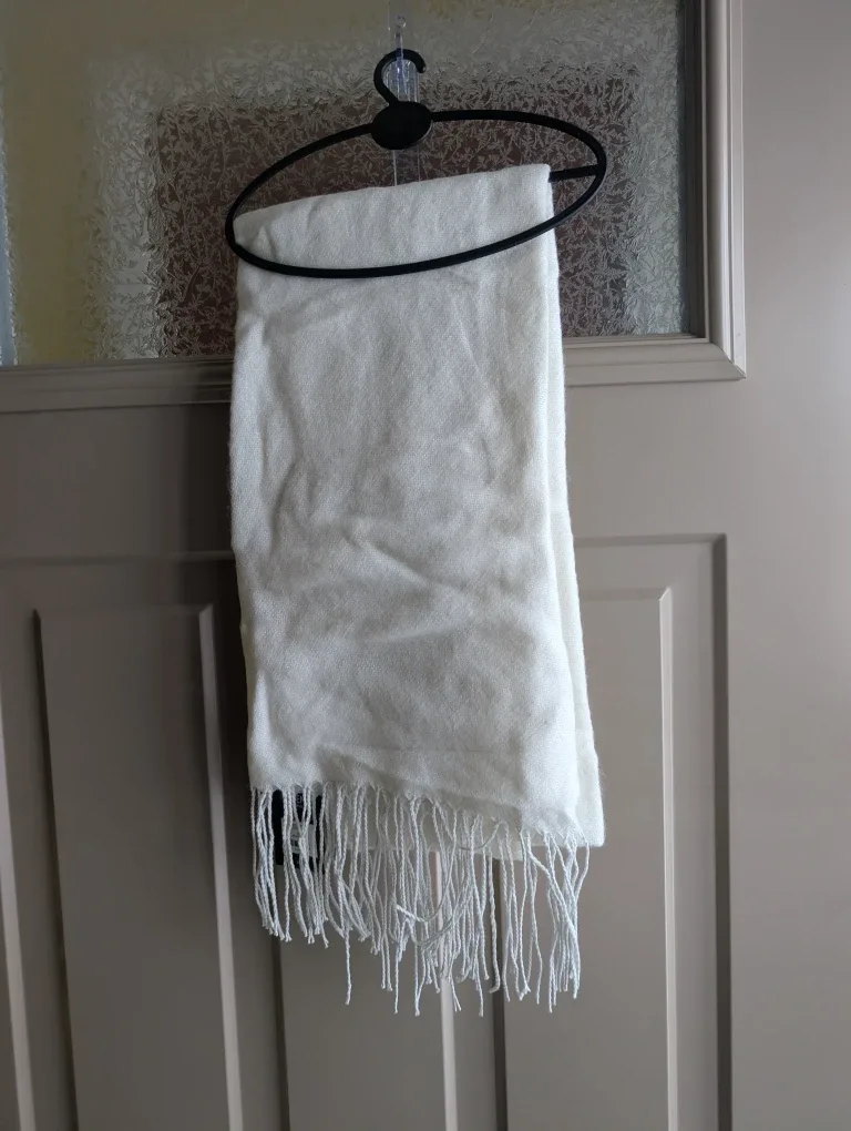 BNWT Ardene oversized scarf image indicator(2)