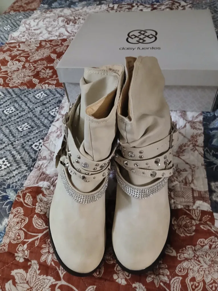 Daisy Fuentes boots size 10 medium