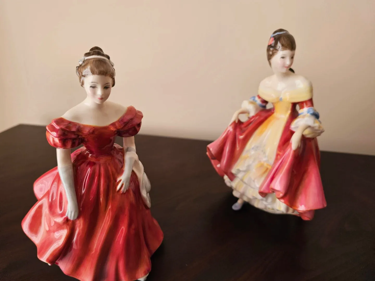 Royal Doulton Figurine Top o' the Hill & Fair Lady image indicator(3)