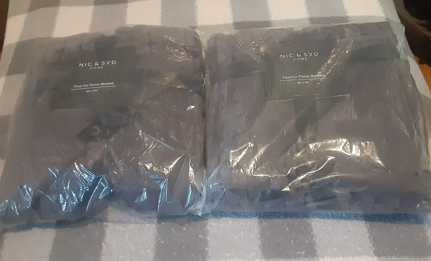 NIC & SYD Home Faux Fur Throw Blanket 50x60 image indicator(5)