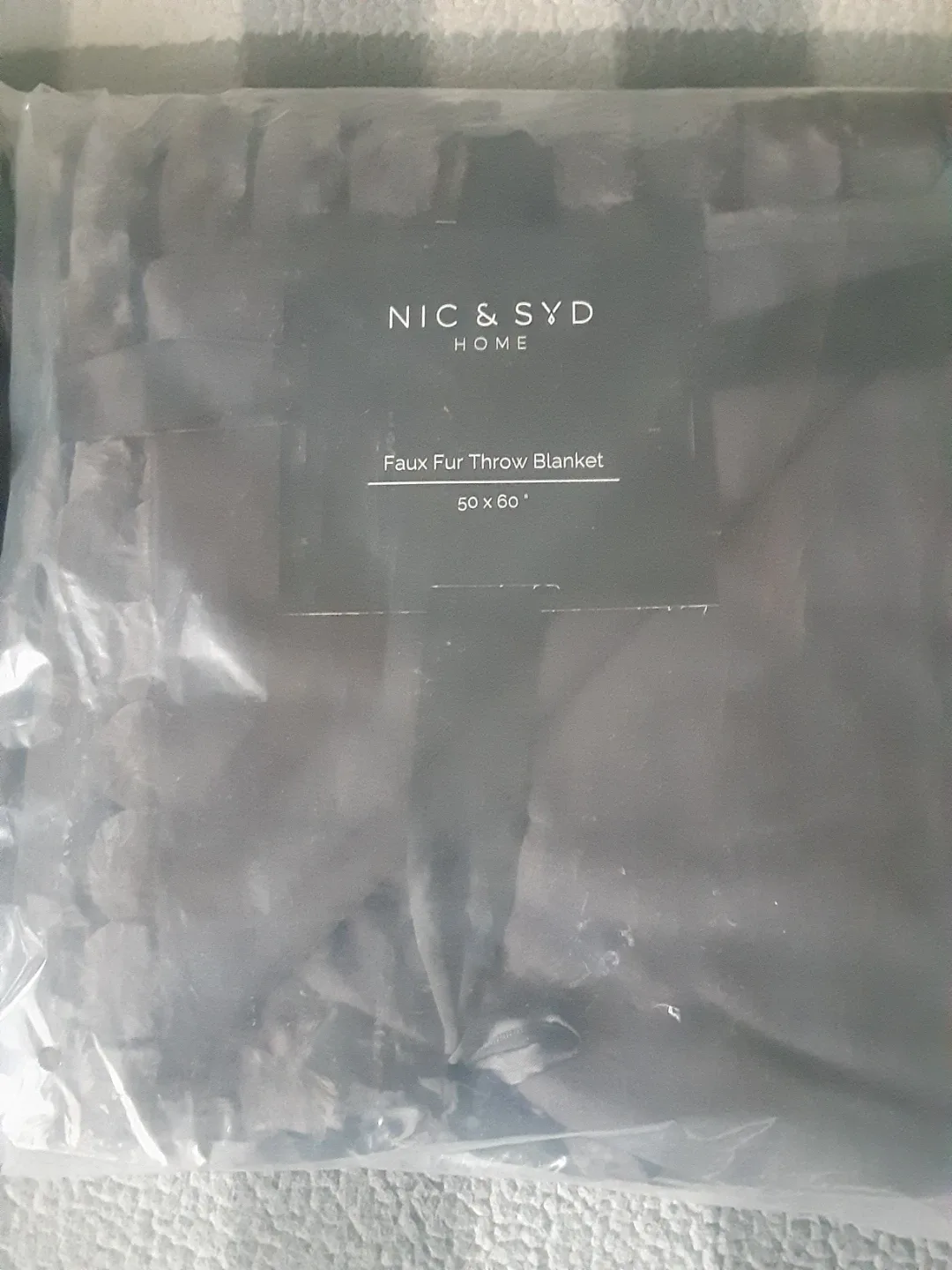 NIC & SYD Home Faux Fur Throw Blanket 50x60 image indicator(8)