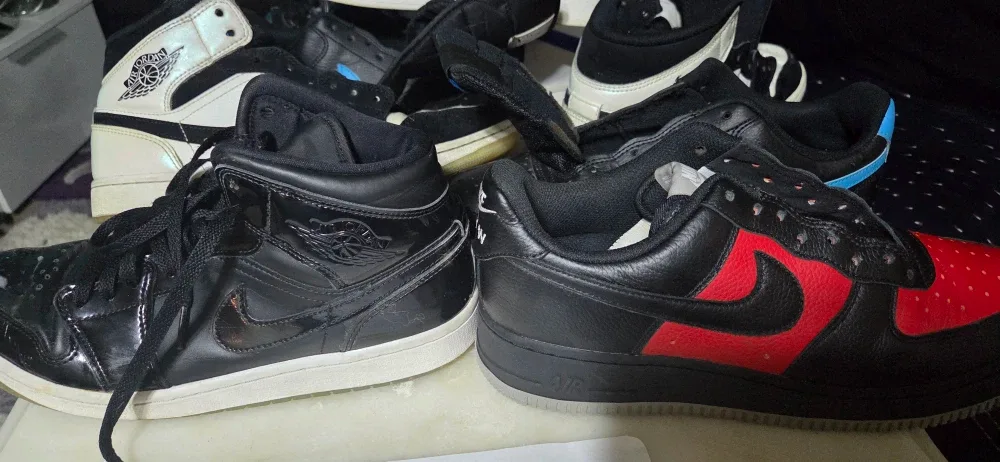 Assorted Sneakers: Nike, Adidas, Air Jordan image indicator(2)