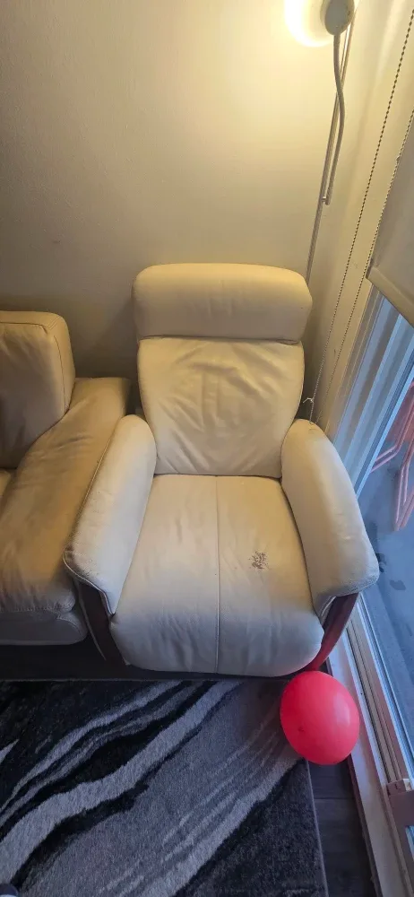 🔥 MUST GO! Leather Sectional & Recliner Set - $100 Both! image indicator(4)