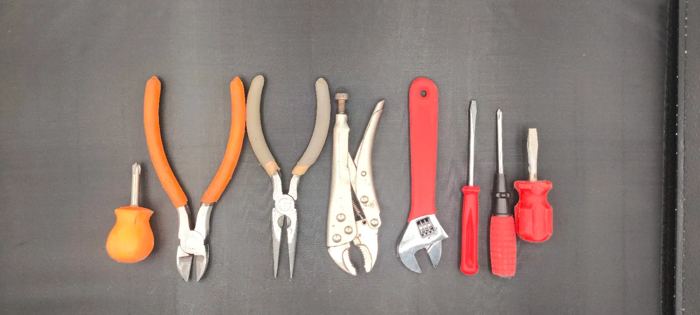 Mixed Lot of Hand Tools image indicator(2)