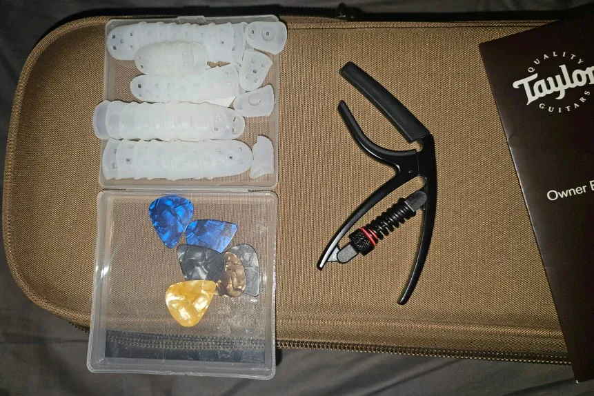 Taylor 112ce 100 Series Acoustic Guitar image indicator(6)