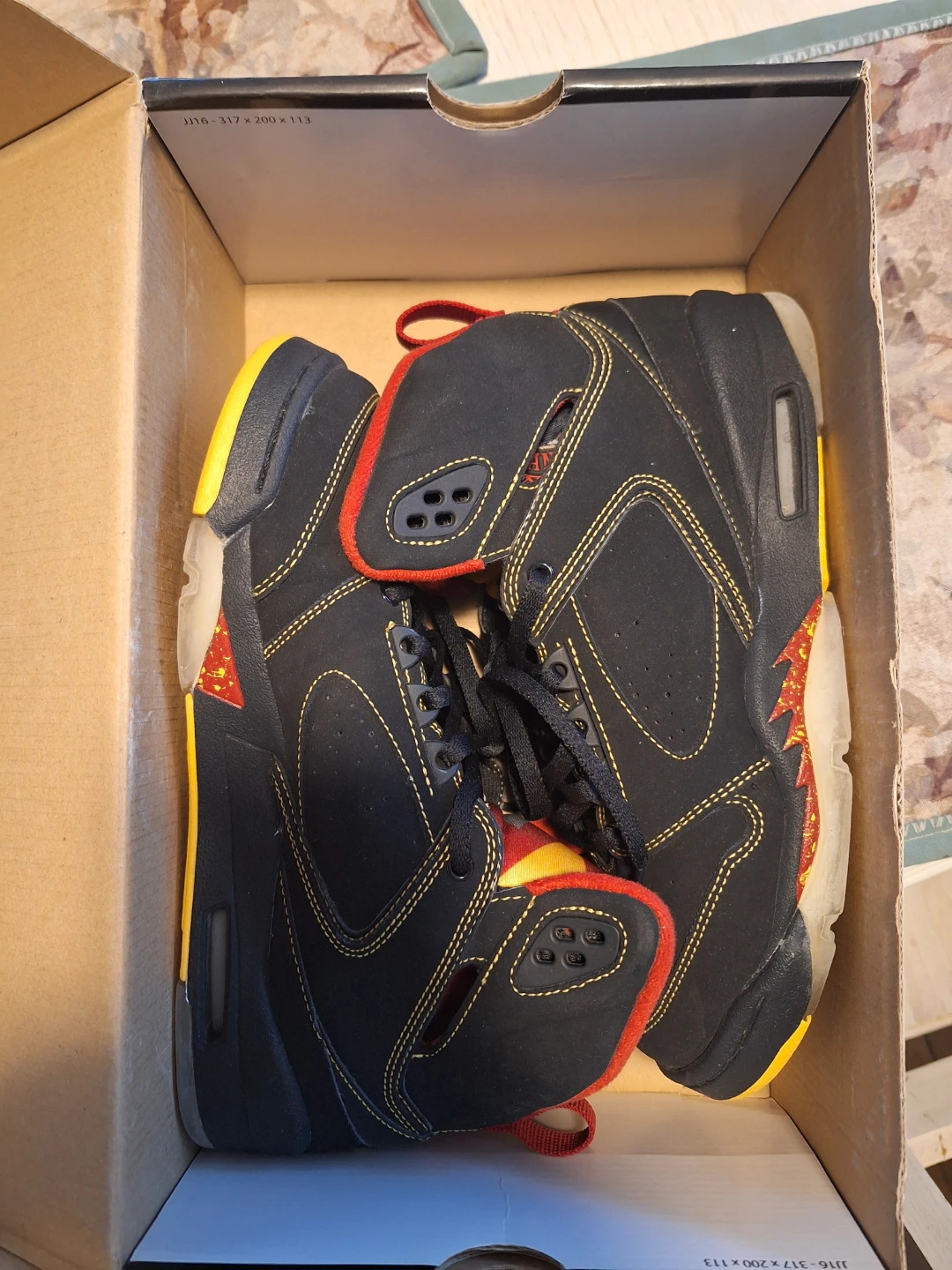 Air Jordan 6 Retro Black/Varsity Red Size 5.5 - photo 4