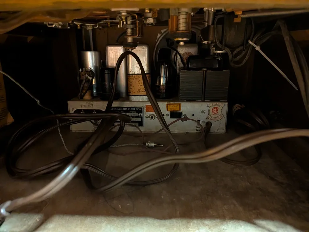 Antique Stromberg Carlson Phonograph/Radio image indicator(6)