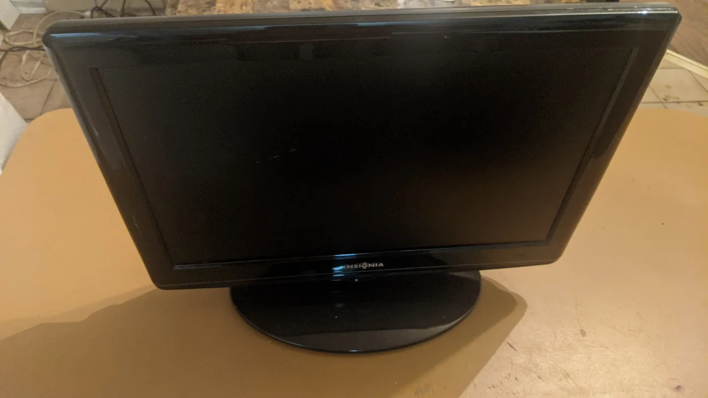 Insignia LCD TV & DVD Player - Model NS-LTDVD19-09CA