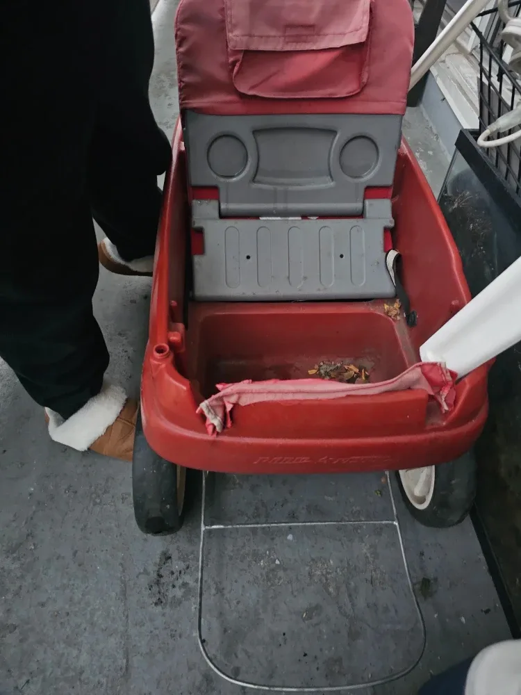 Radio Flyer Wagon image indicator(3)