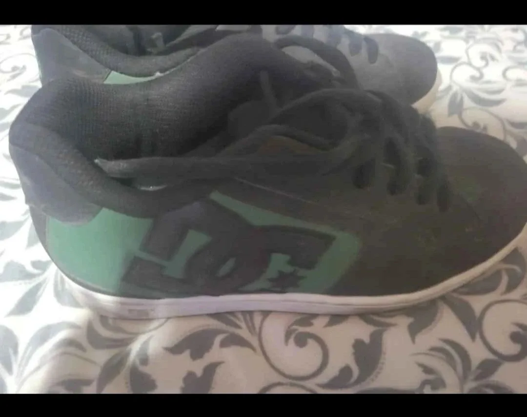 DC Shoes - Black & Green image indicator(3)