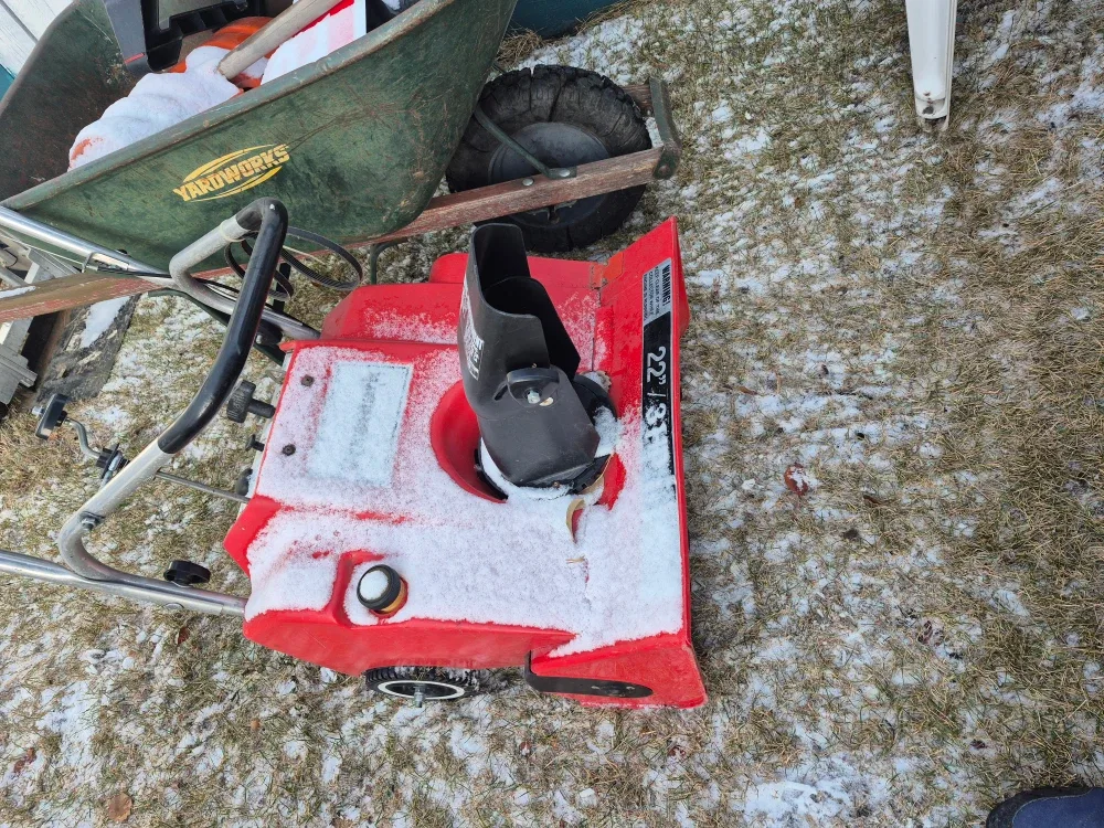 Yardworks 22" Snow Thrower image indicator(4)