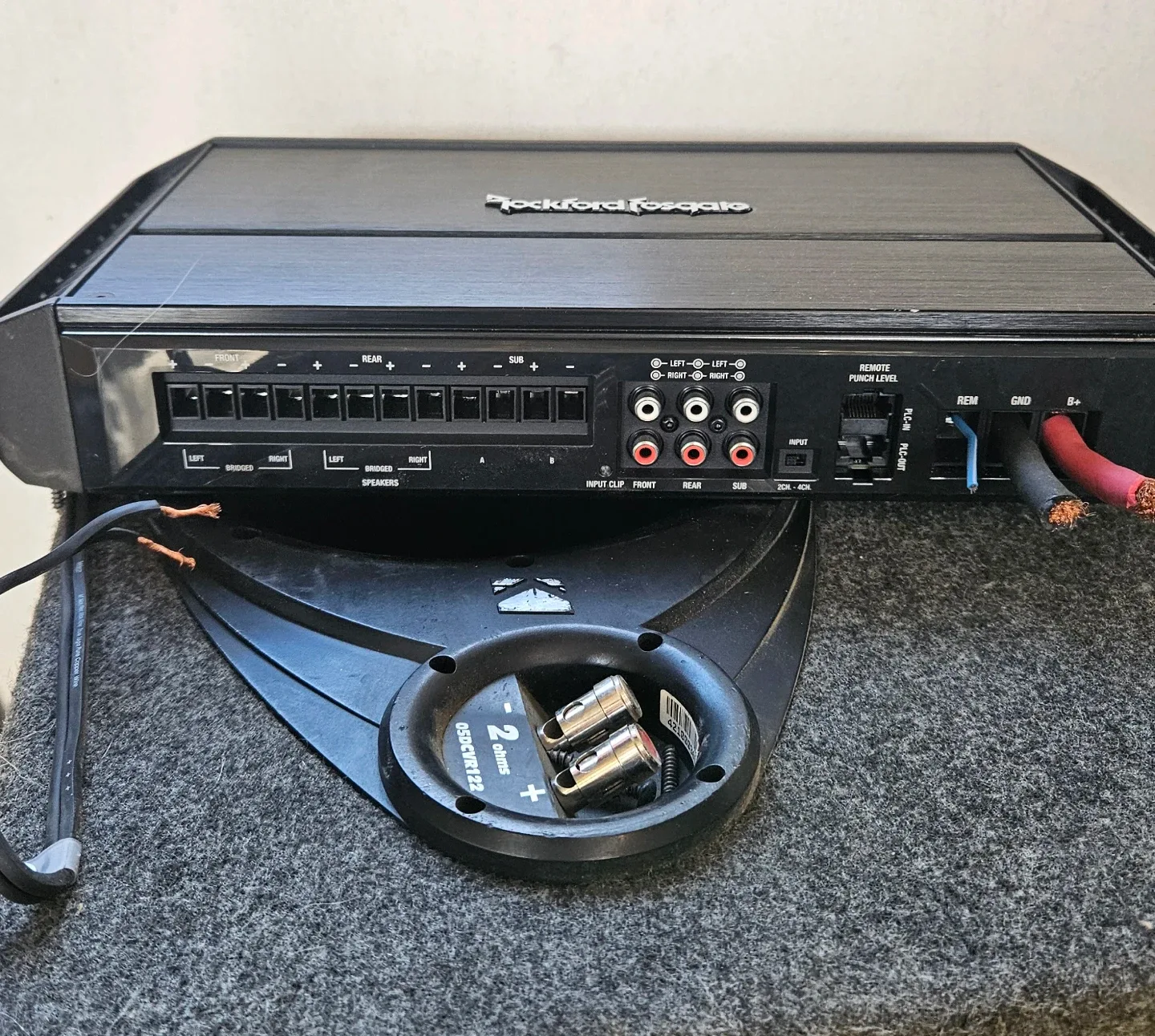 Rockford Fosgate P1000X5 Amplifier & Kicker Subwoofer image indicator(2)