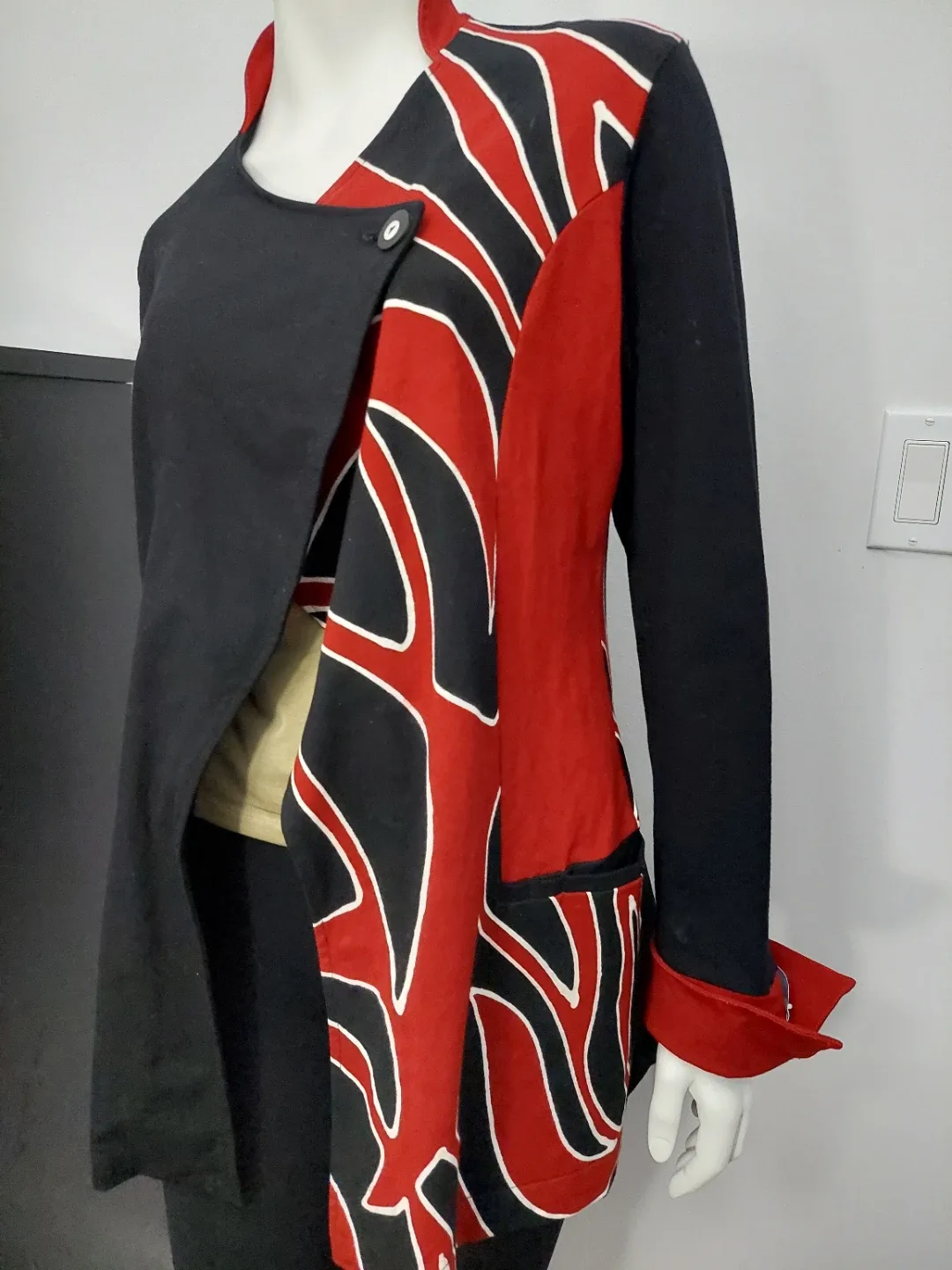 Naomi Design XL Black/Red Rayon Blend Jacket image indicator(8)