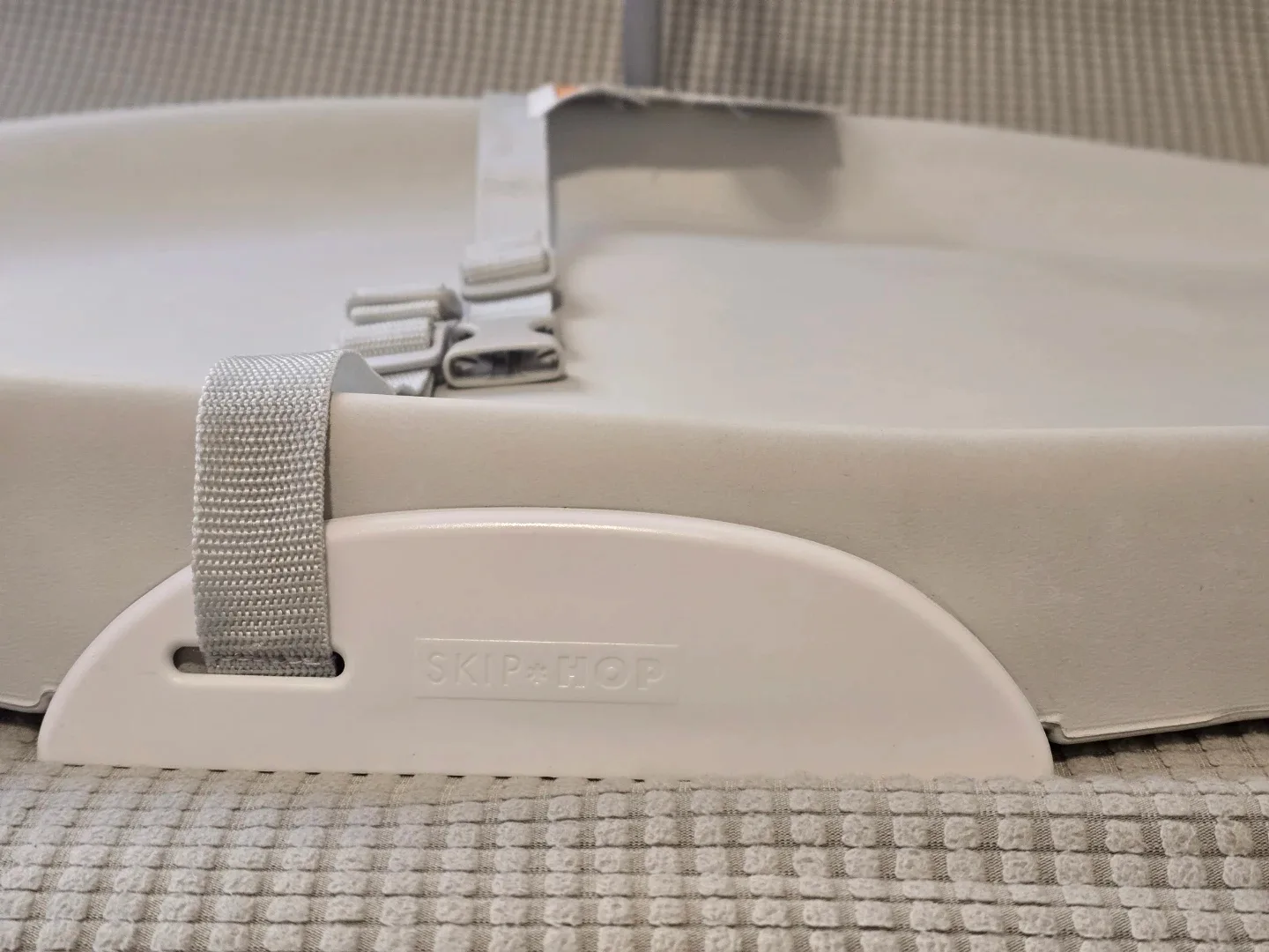 Skip Hop Wipe Clean Changing Pad image indicator(2)