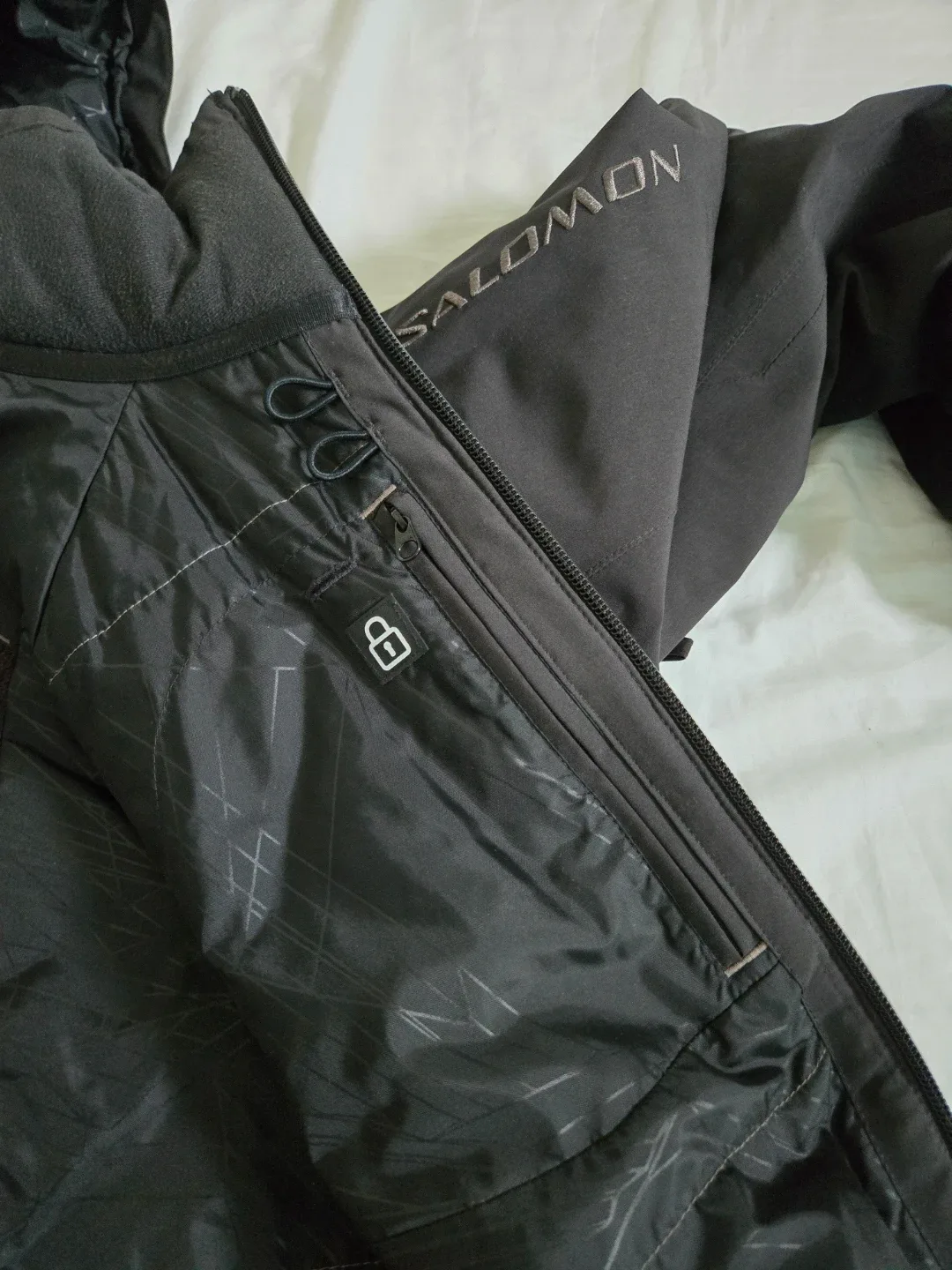 Salomon Insulated Hooded Jacket; Black; great condition,  size M image indicator(5)