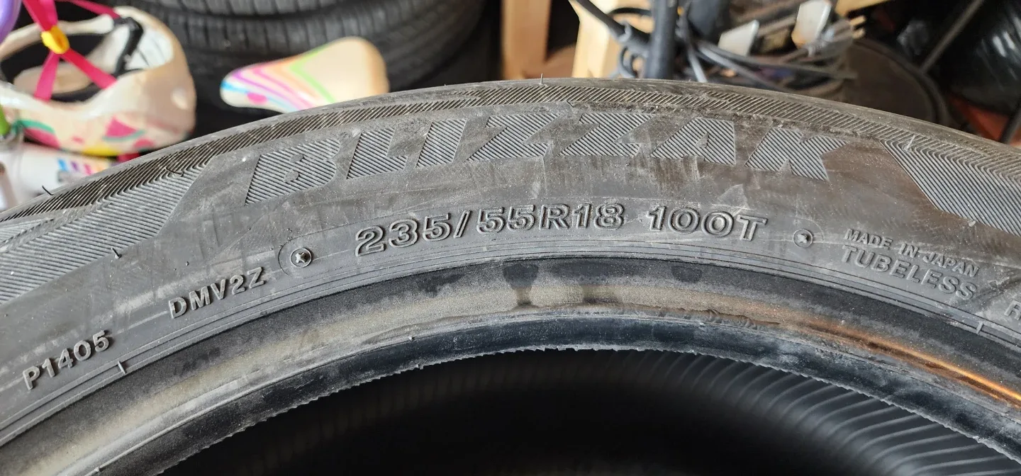 Selling Bridgestone Blizzak DMV2 235/55R18 Winter Tires image indicator(3)