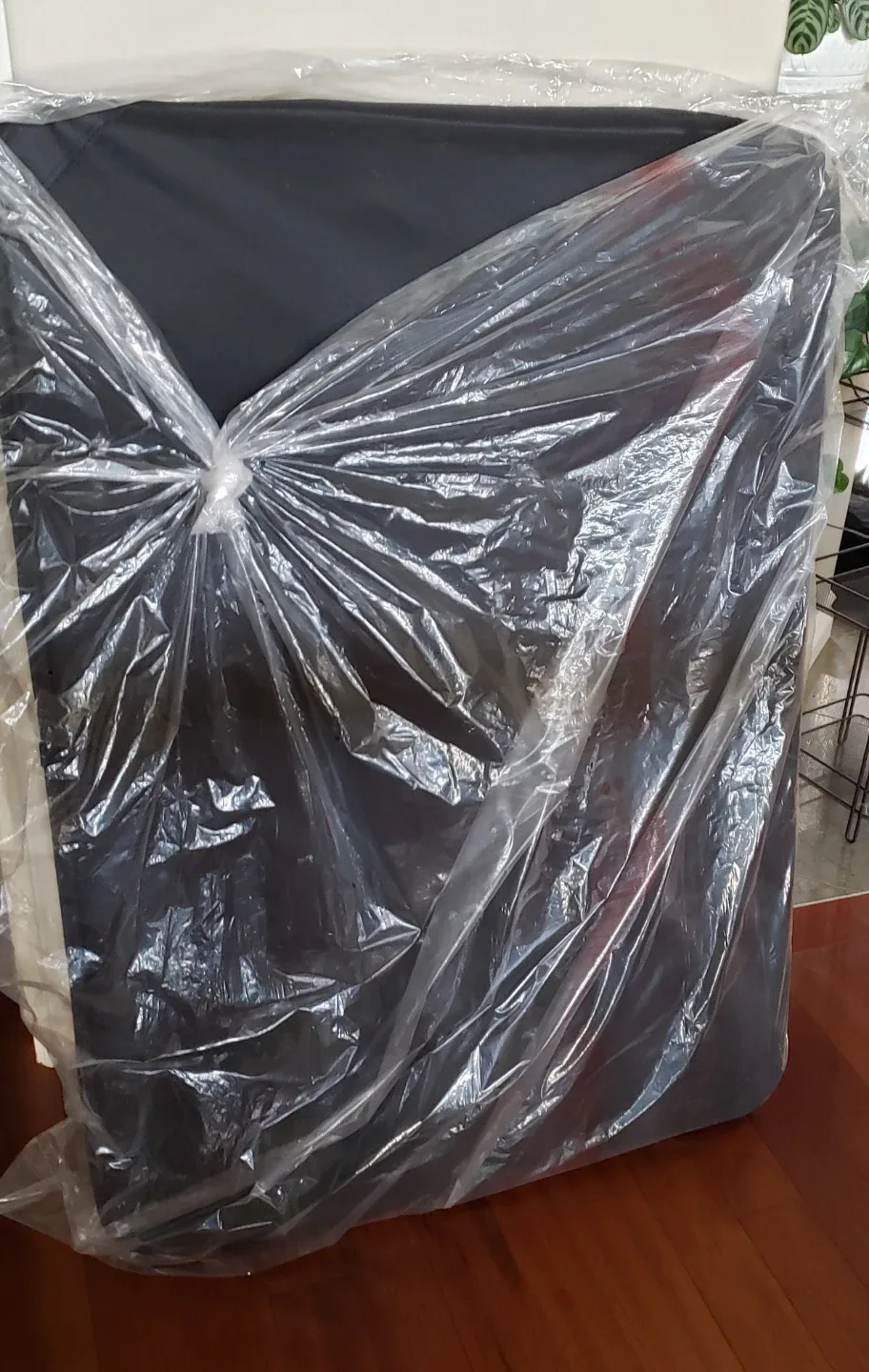 Amazon Basics Portable  Pet Kennel 42 in.New never used image indicator(7)