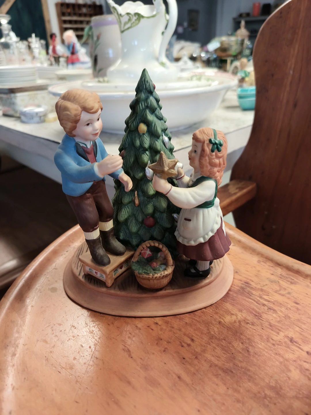 Avon Christmas Memories Figurine 1992