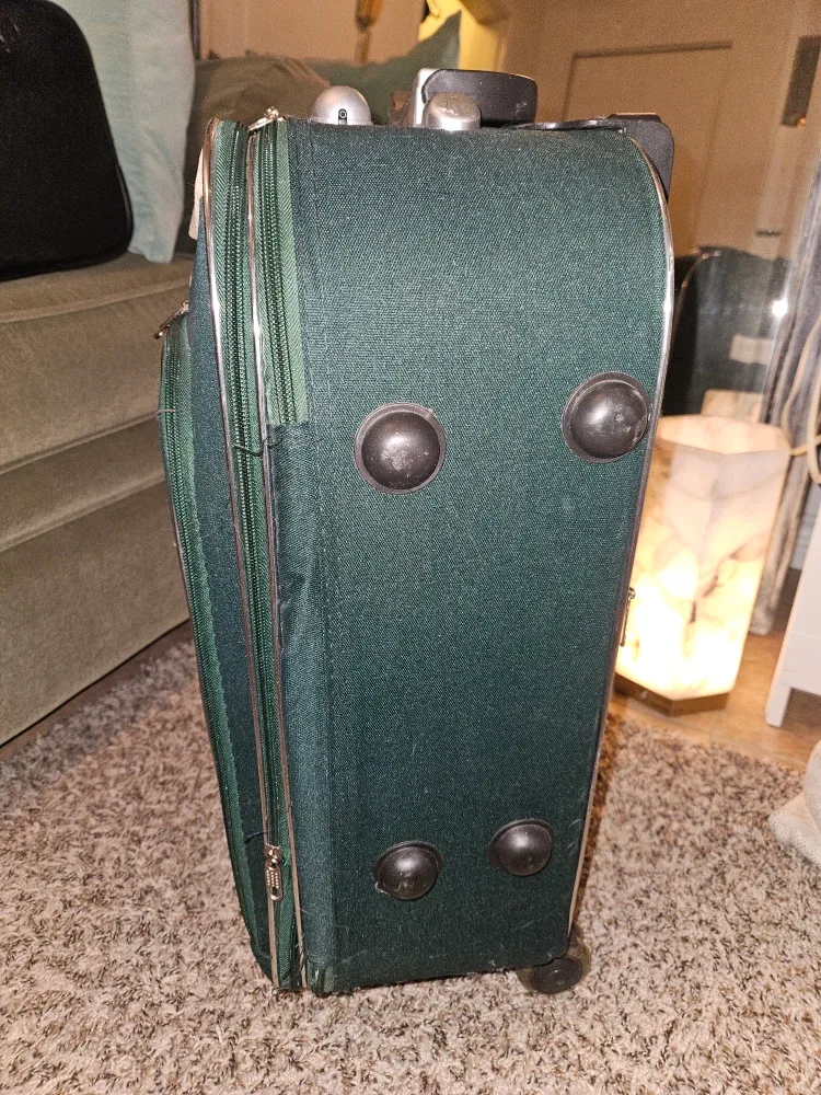 Concorde Green Rolling Suitcase image indicator(2)