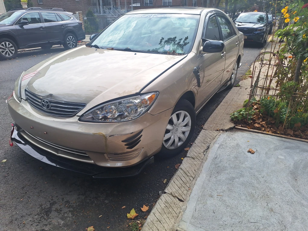 Toyota Camry LE Sedan - Gold - photo 2