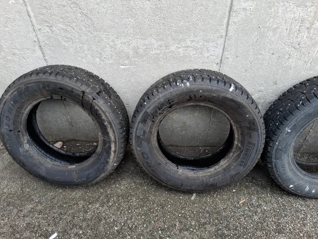 Winter Tires 215/70R16 image indicator(2)