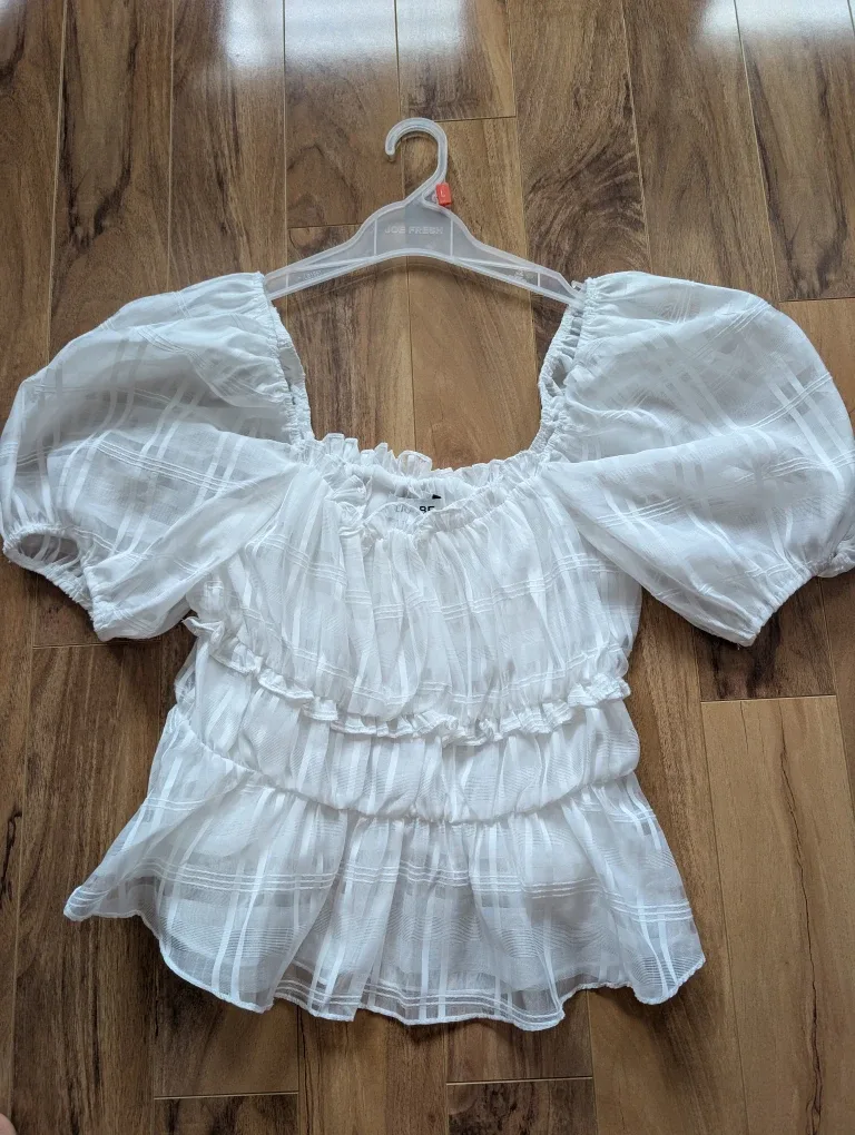 DO+BE  white Ruffled Blouse.