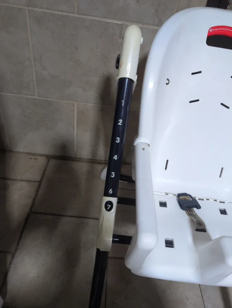 Fisher-Price Adjustable Height High Chair image indicator(3)