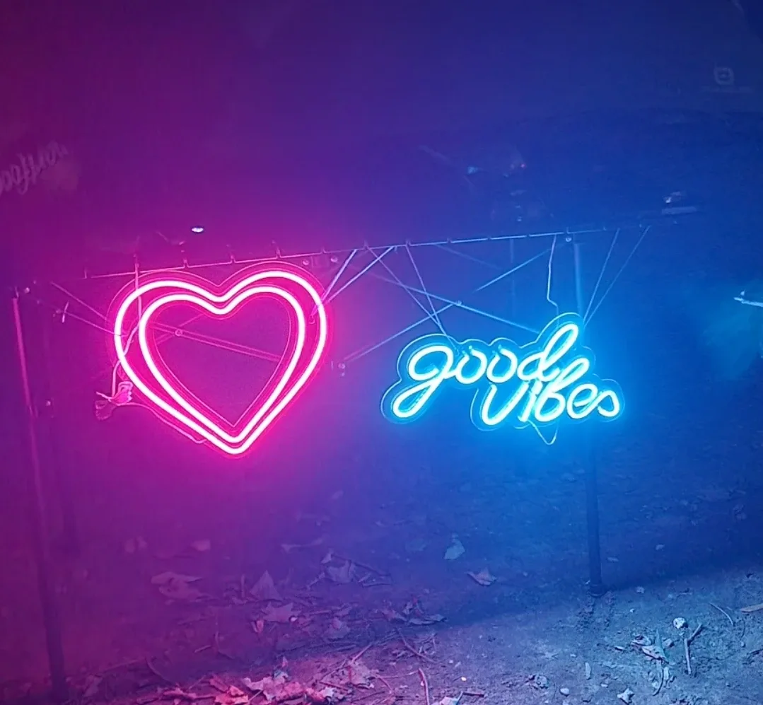 LED Heart Duo Neon Wall Light – USB & Battery Powered