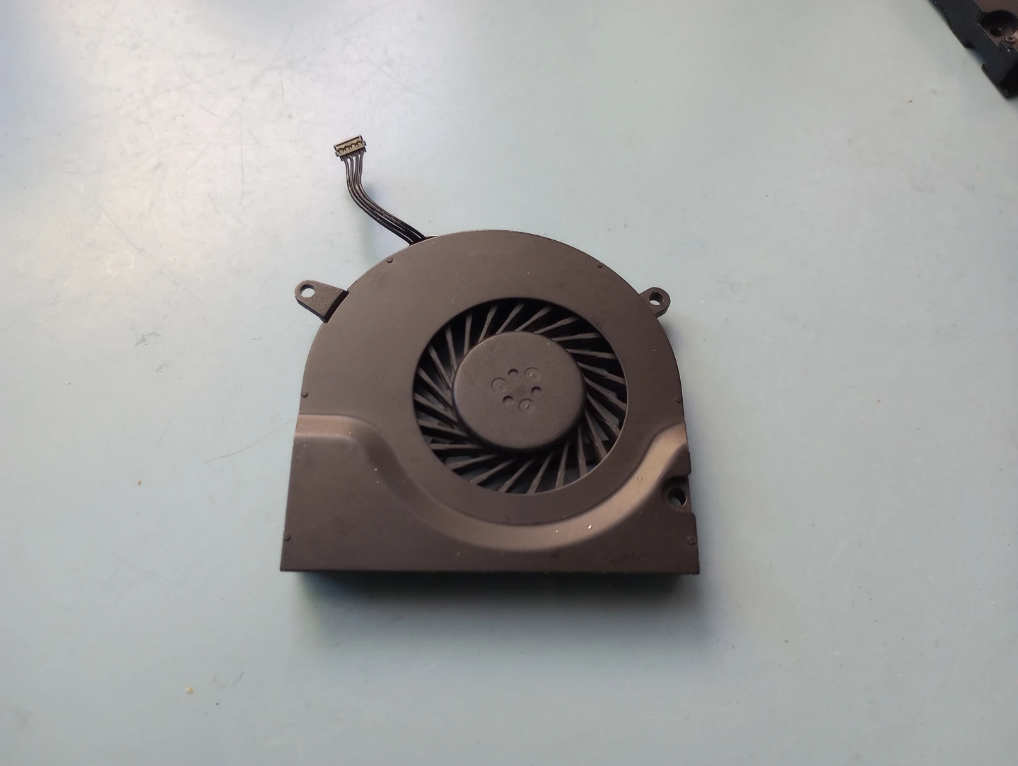 MacBook pro CPU cooling fan A1278 - photo 2