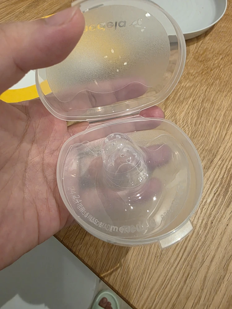 New Medela Nipple cream & Nipple Shields - Size L (24mm) - photo 2