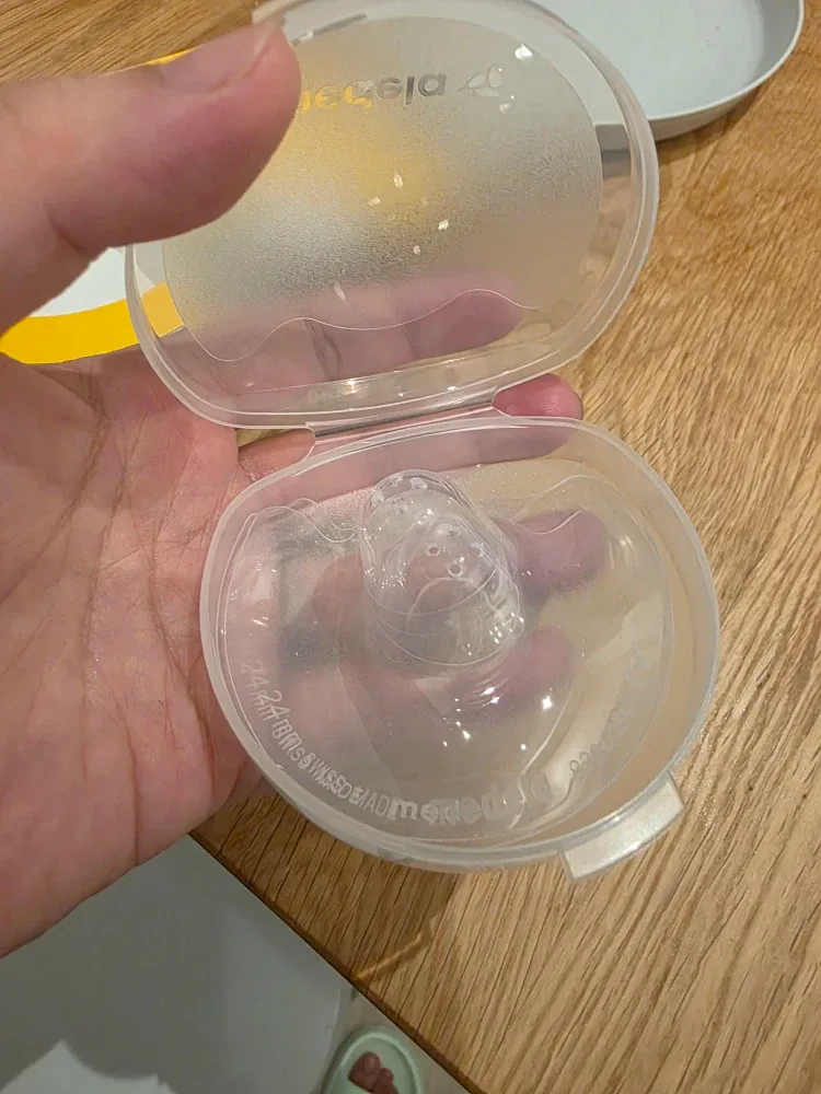 New Medela Nipple cream & Nipple Shields - Size L (24mm) image indicator(2)