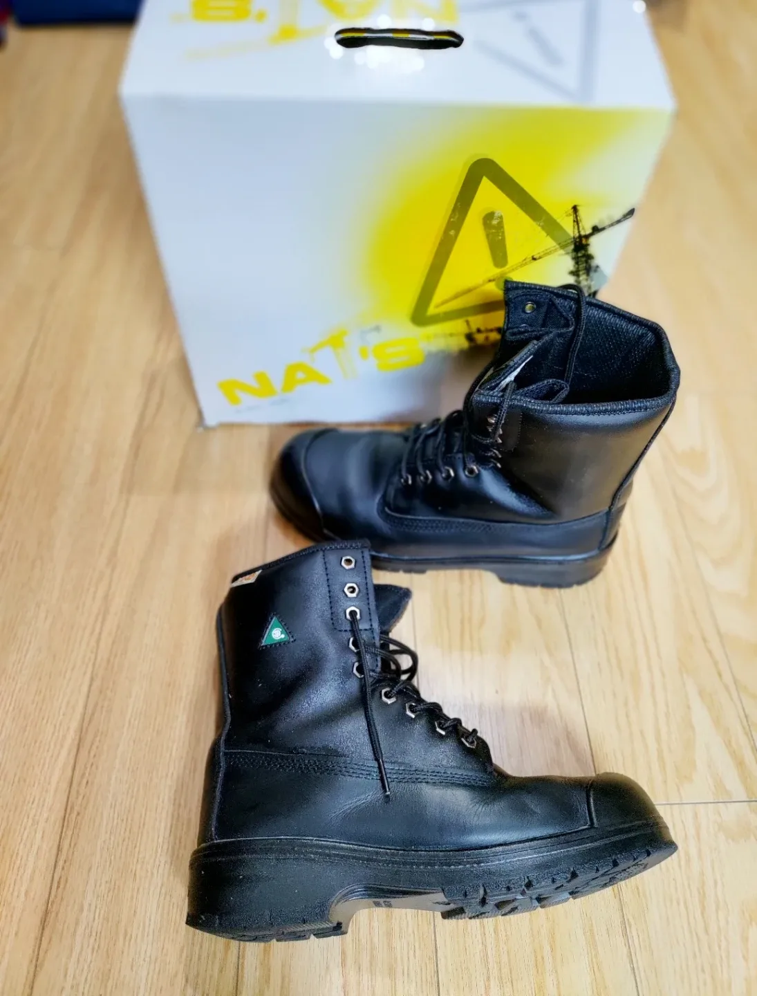 Oil and slip resistant black Leather Work Boots - Size 8M