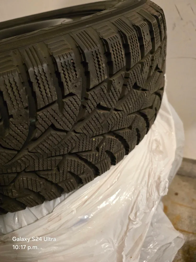 Toyo Observe G3-Ice 245/60R18 Tire