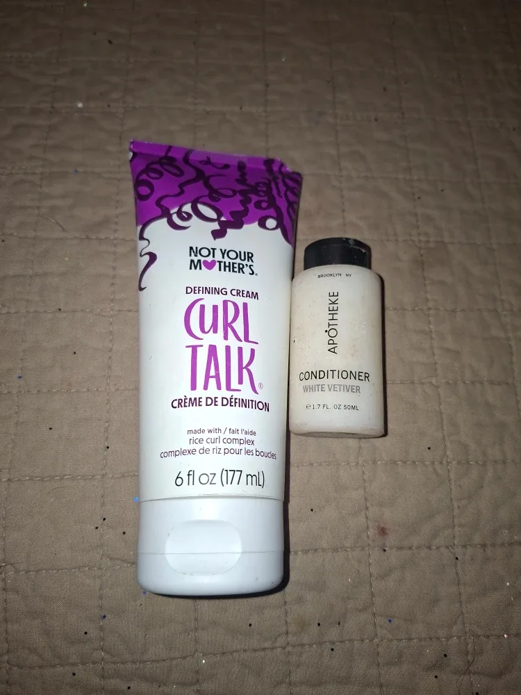 Makeup Lot: Nail Art, Eyeshadow, Hair Cream image indicator(5)