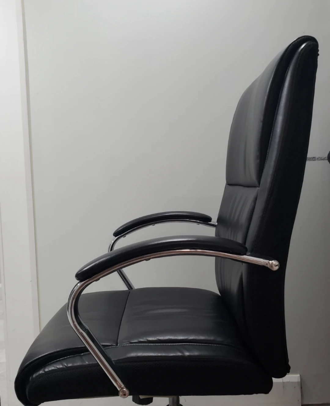 Costco Executive Black Office Chair - photo 2