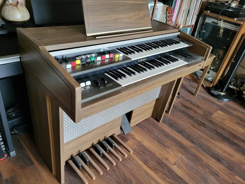 Yamaha Electric Organ - Classic Sound!