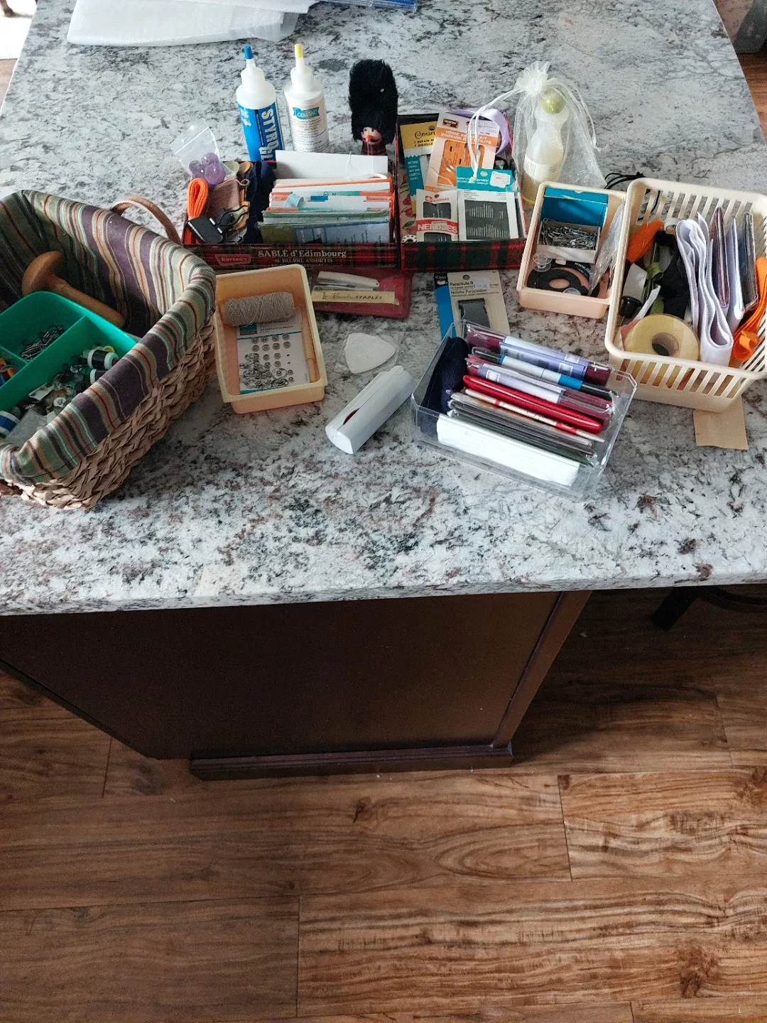 Mixed Sewing Supplies thumbnail