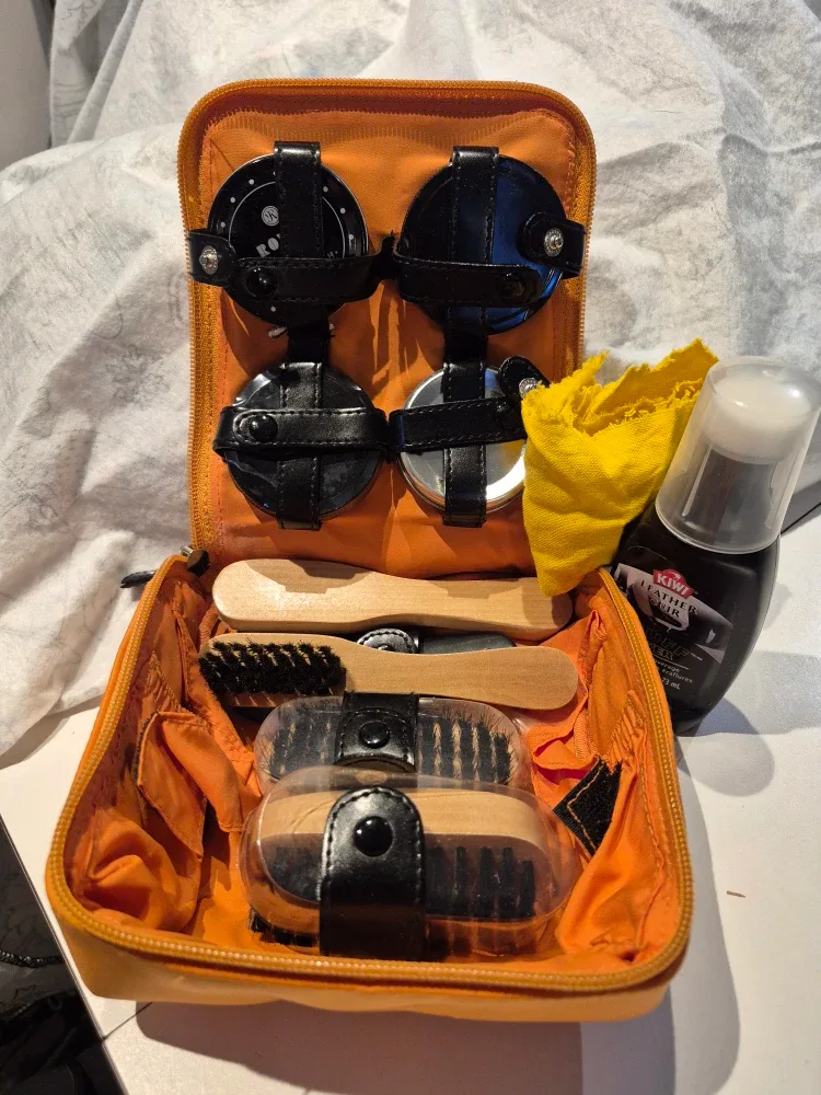 Kenneth  Cole Reaction Shoe Shine Kit - Orange image indicator(3)