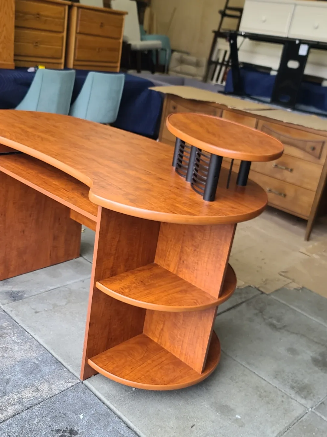 Kidney Shape Desk with Keyboard Tray image indicator(2)