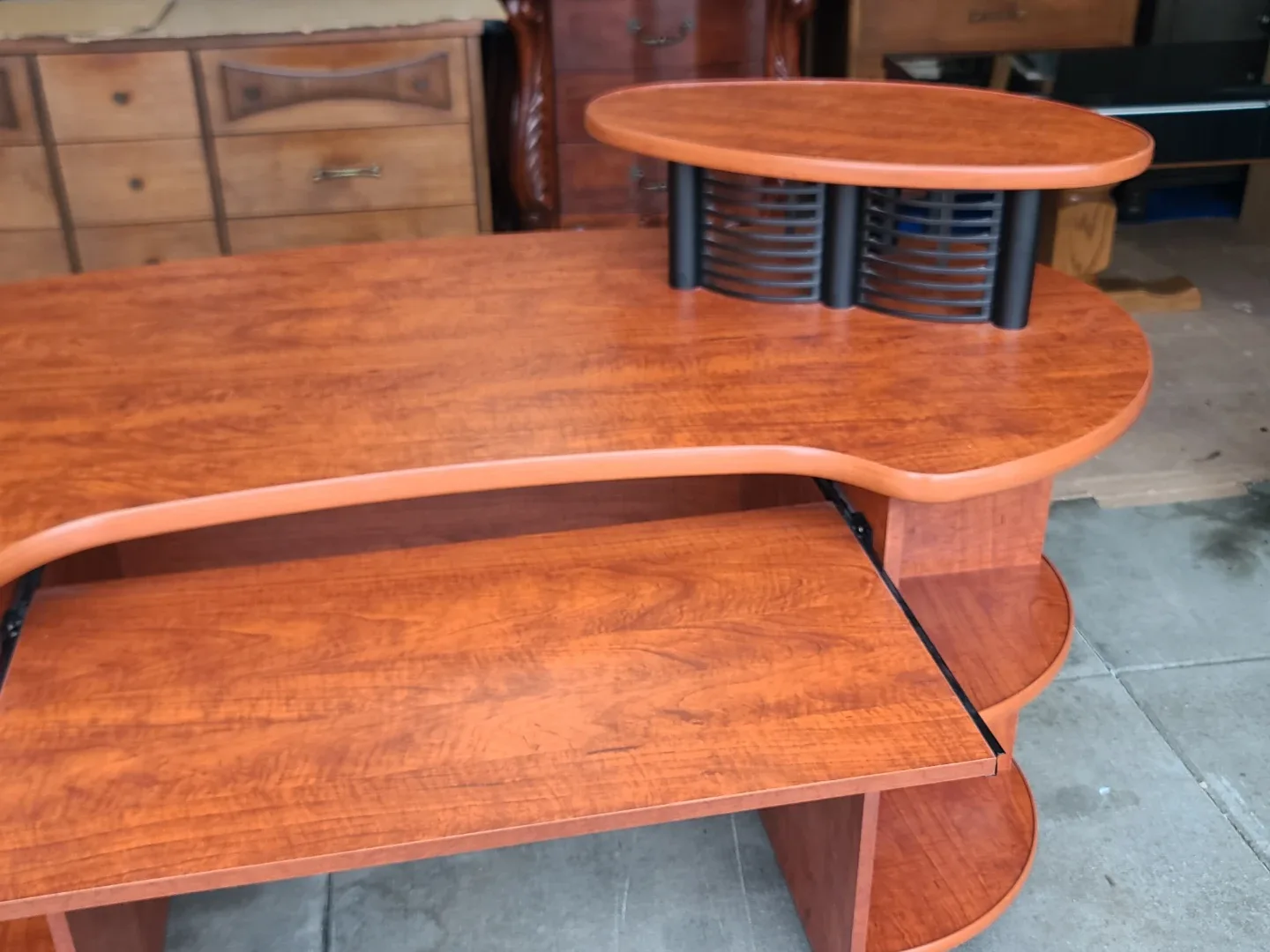 Kidney Shape Desk with Keyboard Tray image indicator(4)