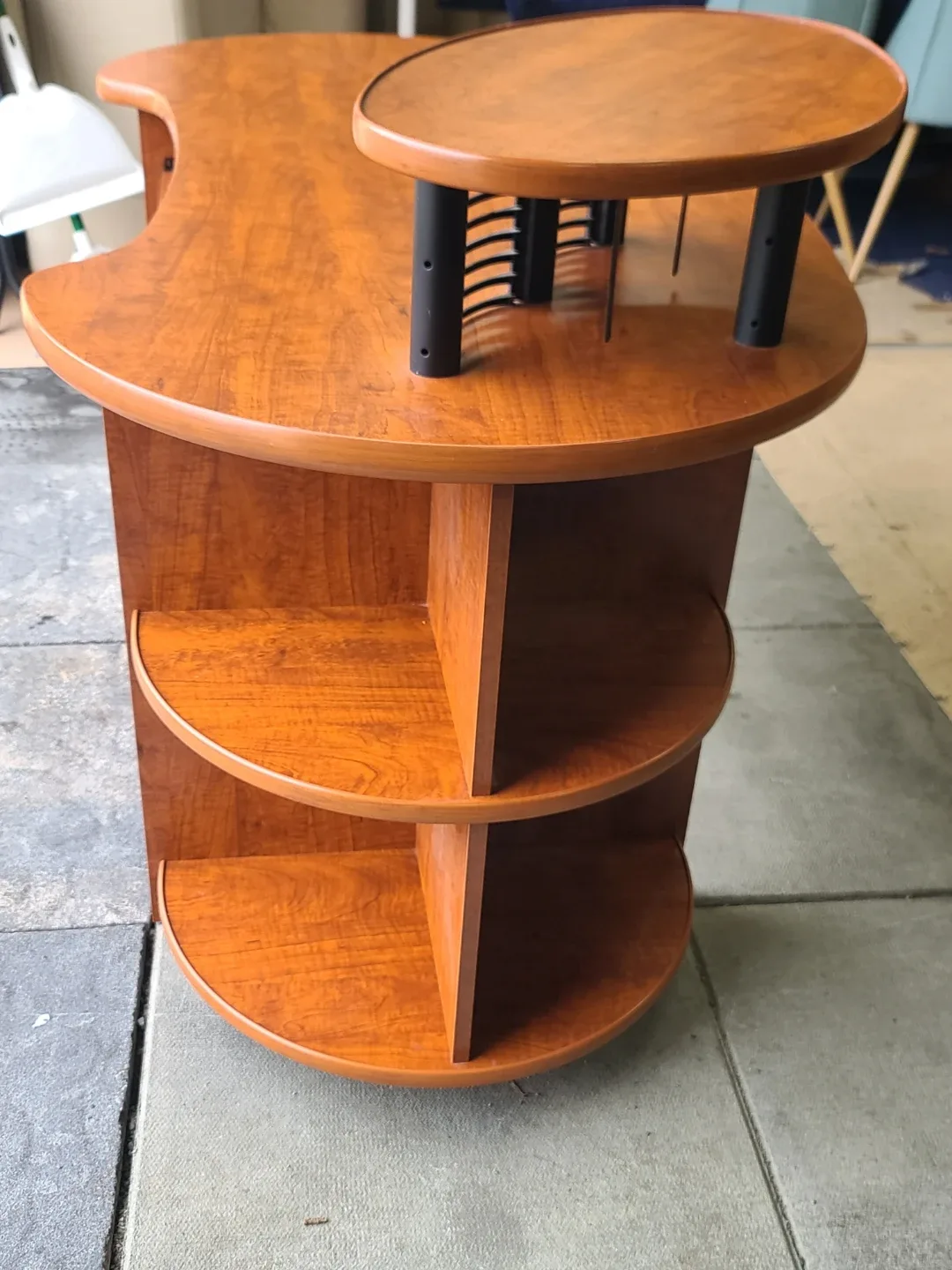 Kidney Shape Desk with Keyboard Tray image indicator(6)