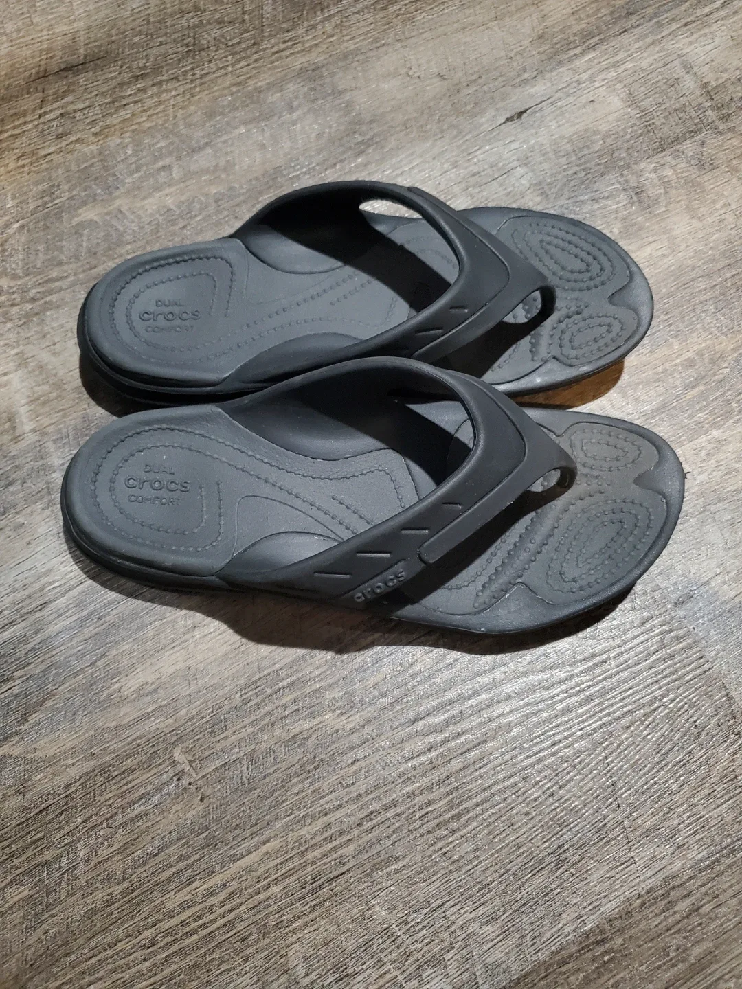 Crocs Dual Comfort Flip Flops size 7 unisex